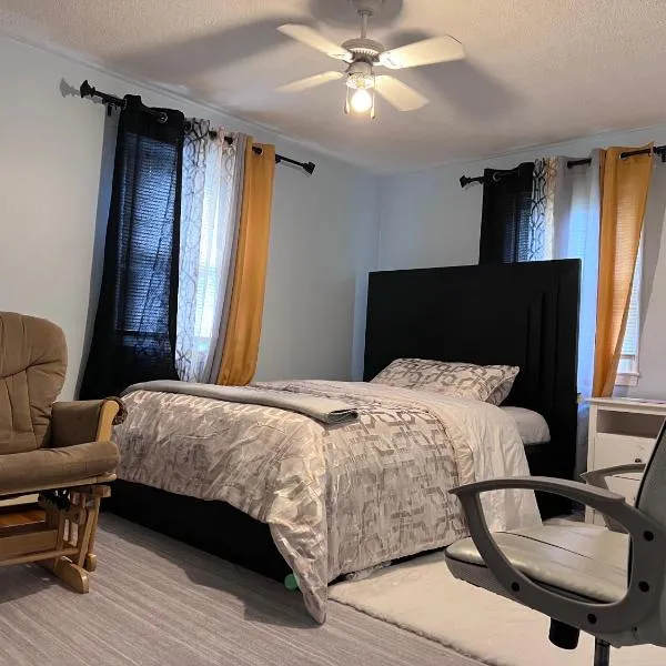 7 Delaney Avenue Dudley MA, hotel en Dudley