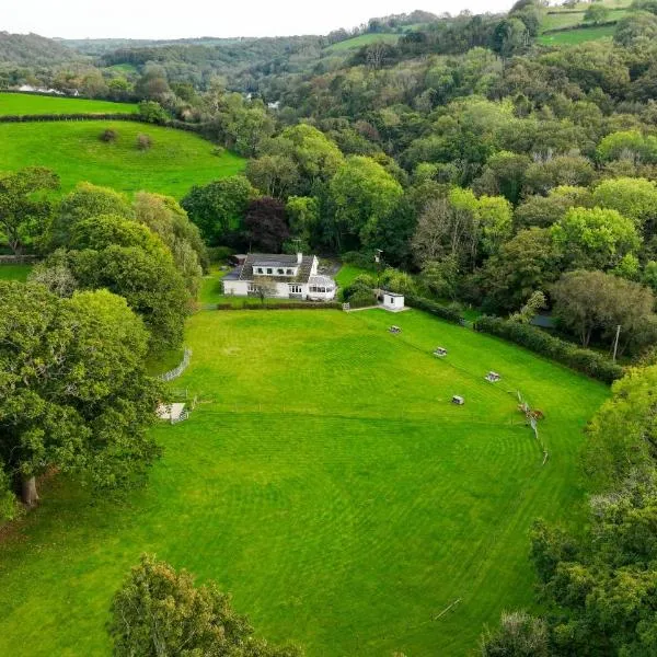 Five Oaks B&B - New Quay, hotel in Llanina