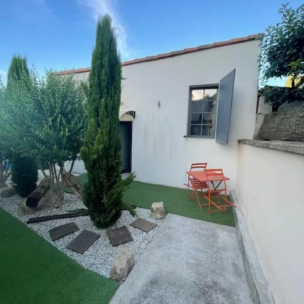 Charmant logement indépendant avec patio, hotel in Niort