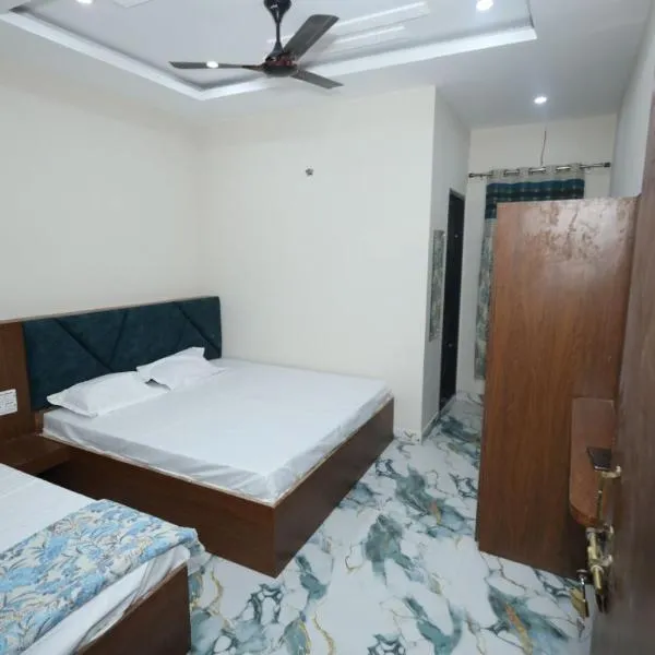 Hotel Shri Balaji Dham, Family Rooms Near Mathura Railway Station, hotel sa Mathura