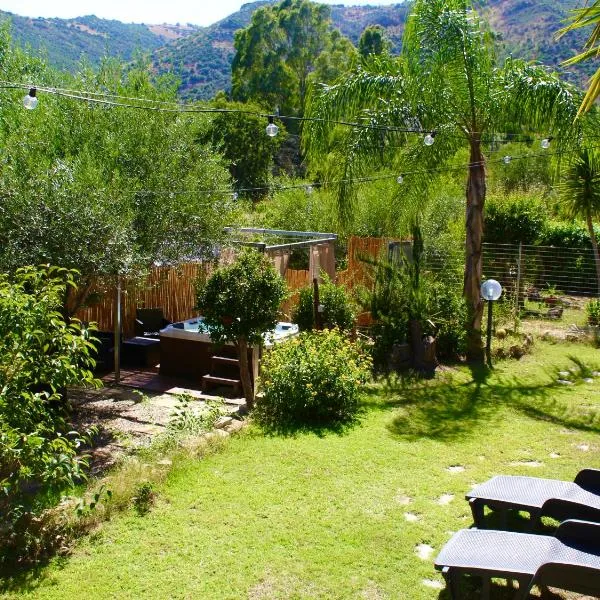 Villa Pelau - Holiday Home, Hotel in Jerzu