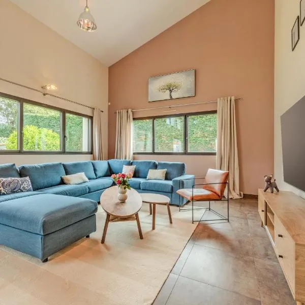 Le Loft, Spacieux 170 m2, Billiards, jardin, 3 chambres, hôtel à Quimper