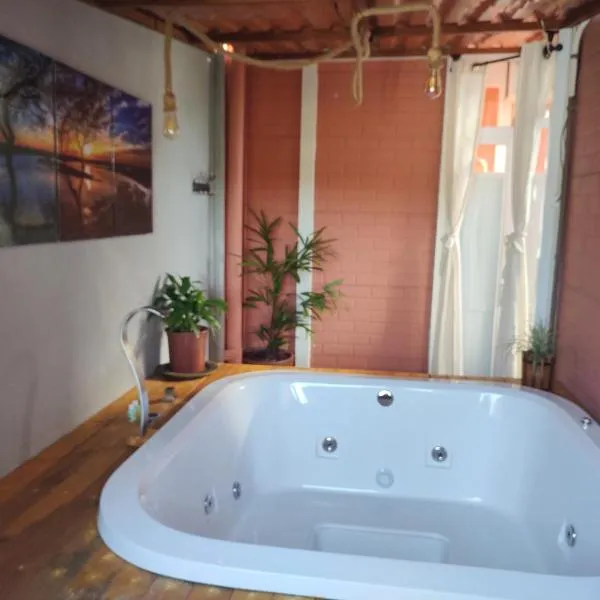 CASA CLIMATIZADA COM HIDROMASSAGEM PRÓXIMO BETO CARRERO E PRAIAS - Casa 2 DuMar Hospedagem, hotel a Penha