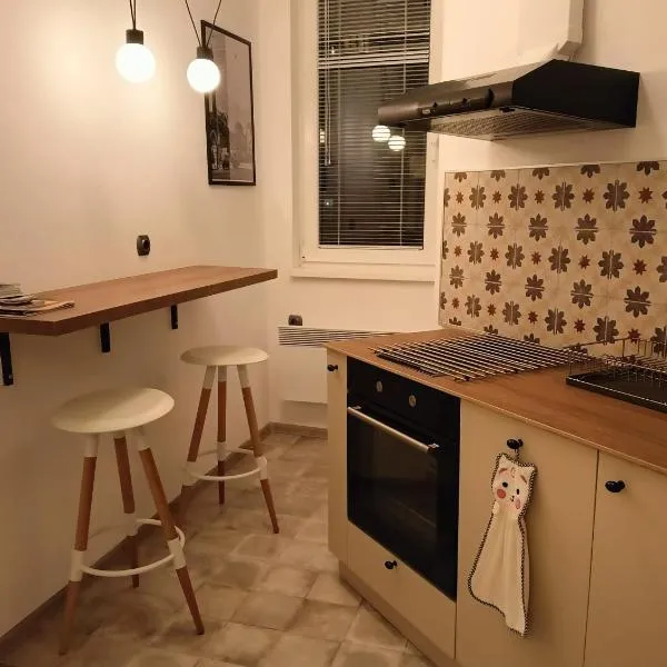 My place in Sofia - Top center - 2 bedrooms - Self check-in, hotel in Sofia