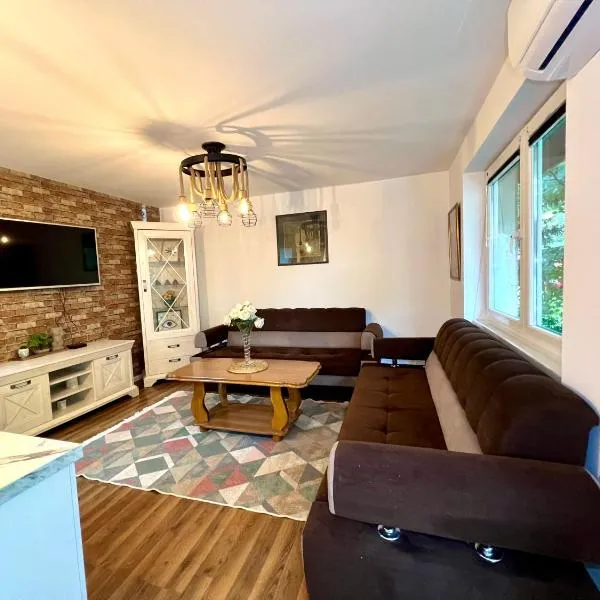 Spacious Two-Bedroom Apartment with Free Parking: Saraybosna'da bir otel