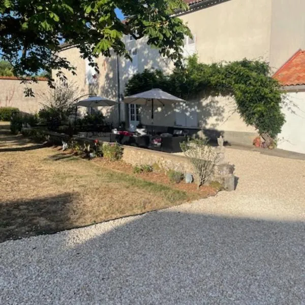 Le Grand Charde, hotel v destinaci LʼIsle-Jourdain