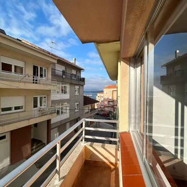 House in Laxe terrace and garage, hotel em Laxe