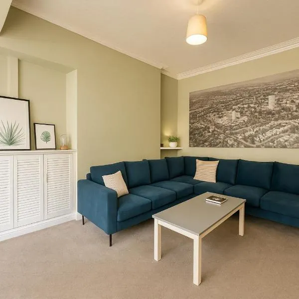 Edwardian City Centre House For Big Groups, Offroad Parking & Hot Tub!, hotel in Cardiff