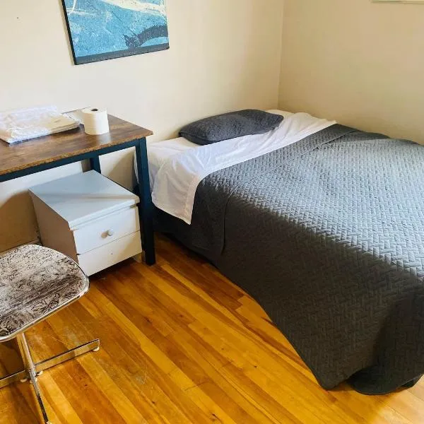 Le1226-Private Room 4 with Free WIFI and Parking, hotel in Edmundston