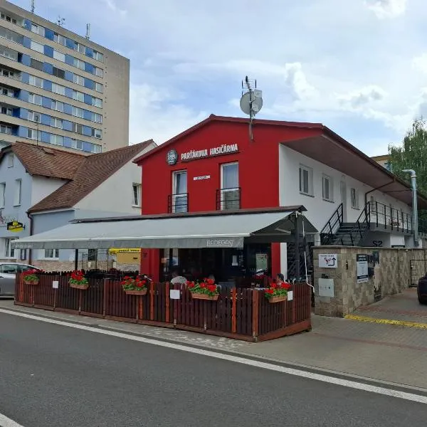 Parťákova Hasičárna & Penzion, hotel in Hradec Králové