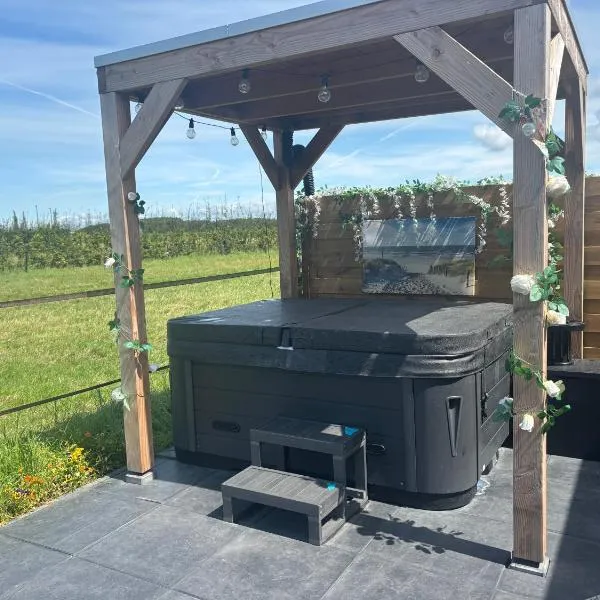 vakantiehuisje DE WEELEN met Jacuzzi Huwelijks topkeuze!, hotel in Lutjebroek