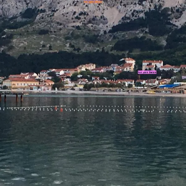 Apartments More, hotel di Baška