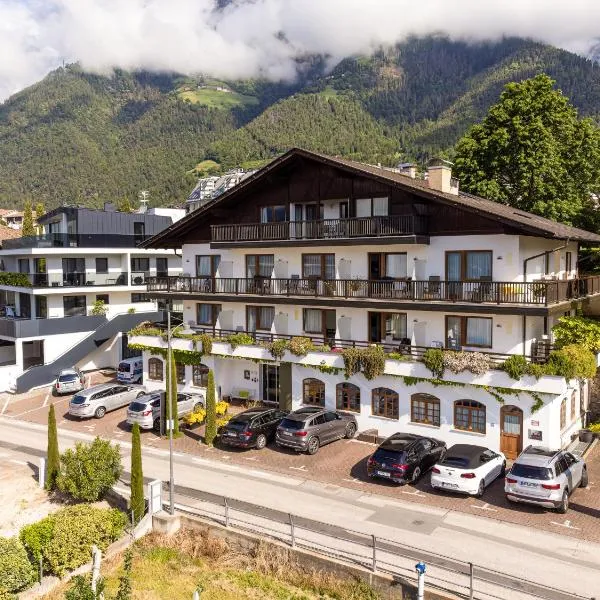 Garni Hotel Kessler, hotelli kohteessa Tirolo