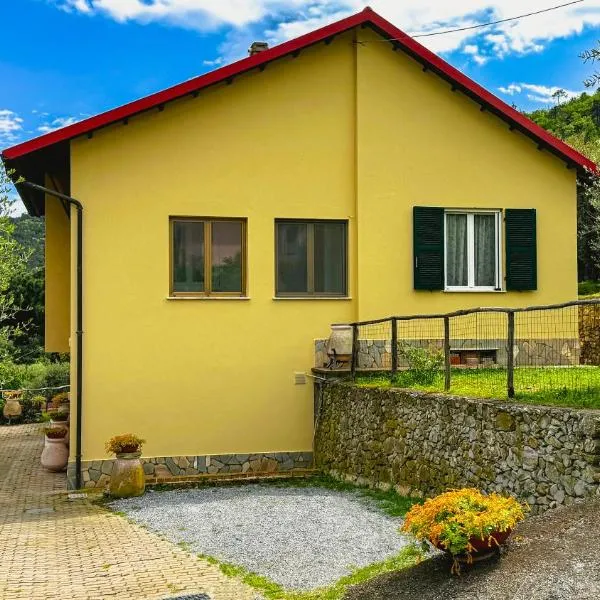 Villa in collina con vista mozzafiato su Noli, Hotel in Noli