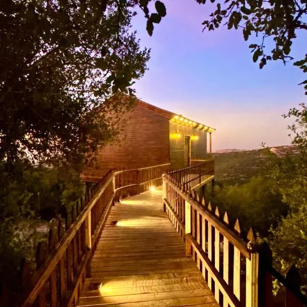 اكواخ سفاري السياحية, hotel v destinaci Ajloun