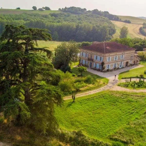 Aux roses de Cèdres, hotel v destinaci Salvagnac