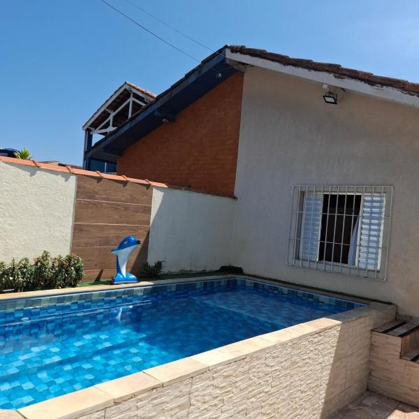 Casa com churrasqueira e piscina
