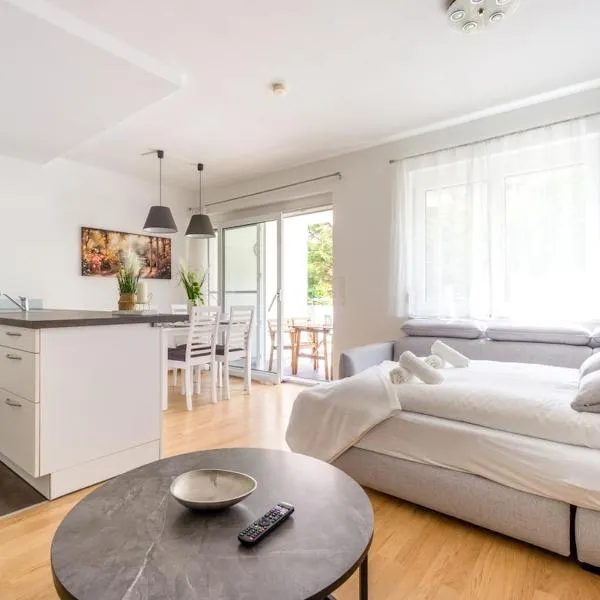Apartment in quiet Area with Balcony and Parking, Walking distance to U1 Metro, ξενοδοχείο στη Βιέννη
