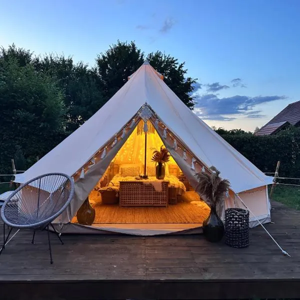 Cuib Glamping, hotel di Avrig