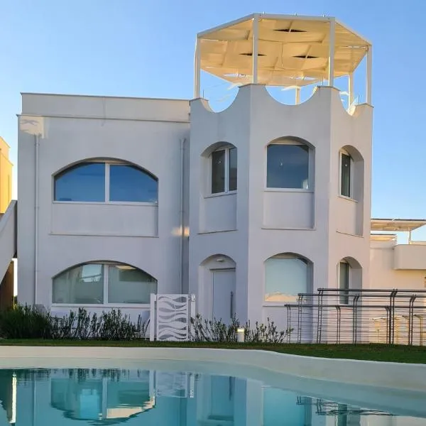 White Oasis - Piscina e Ombrellone in spiaggia seconda fila incluso，瑪澈里的飯店