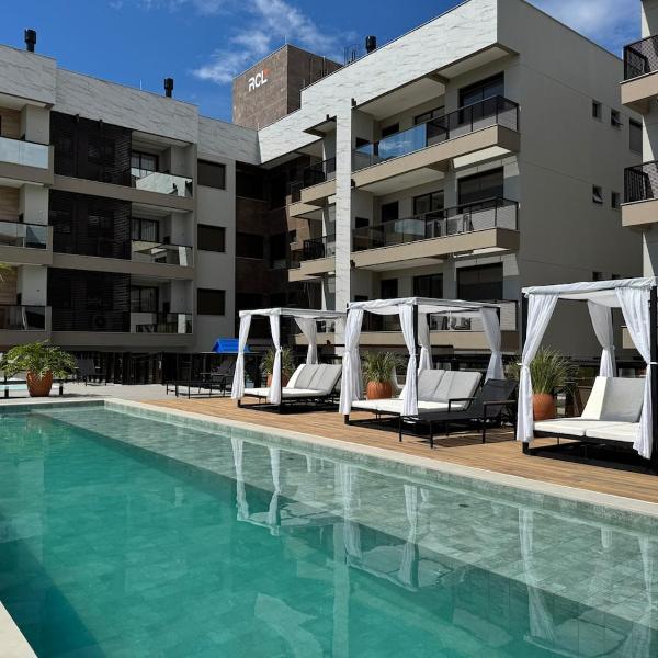 Apto em Home Club com vista para piscina - 550m do mar