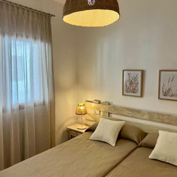 Apartaments S'Estanyol, hotel v destinaci La Savina