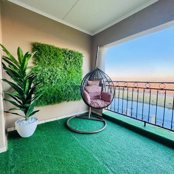 Luxury Lakeview Stay With Workspace, hotel in Midrand