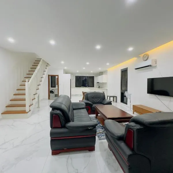 Golden Palm Apartment with overlooking view, hotel in Port Vila