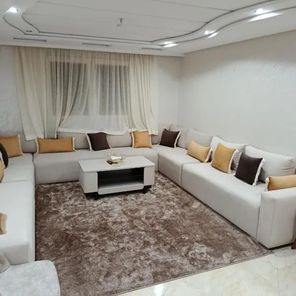 Appartement Deluxe à côté de souq elhad, hotel in Agadir