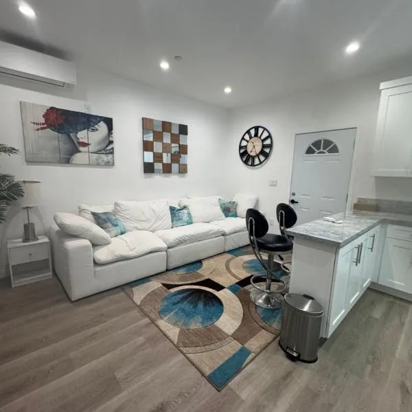 Stunning Guest House in West Hills California, hotel in Hughes-Canoga Park Heliport