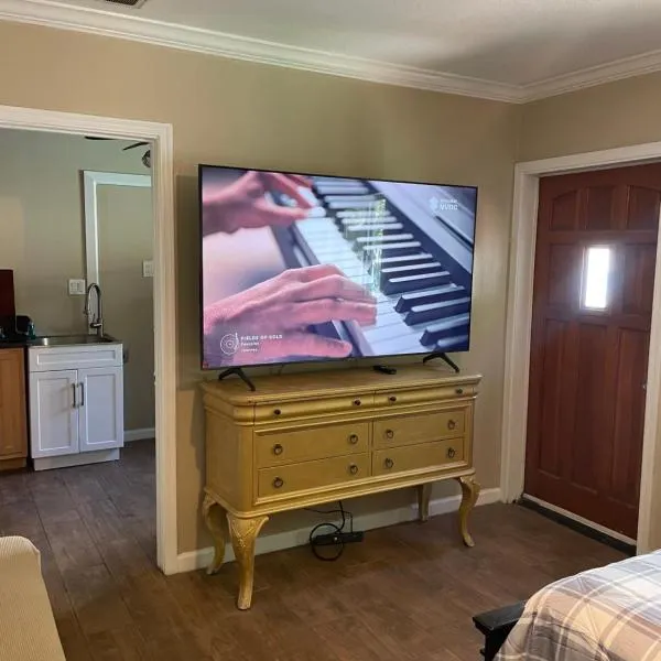 Studio Full kitchen private gated yard Arts Roosevelt row ASU convention ctr Downtown Phx