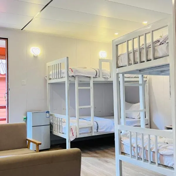 Sunshine Resort Hotel Coconut Beach Koh Rong, ξενοδοχείο σε Phumĭ Kaôh Rŏng