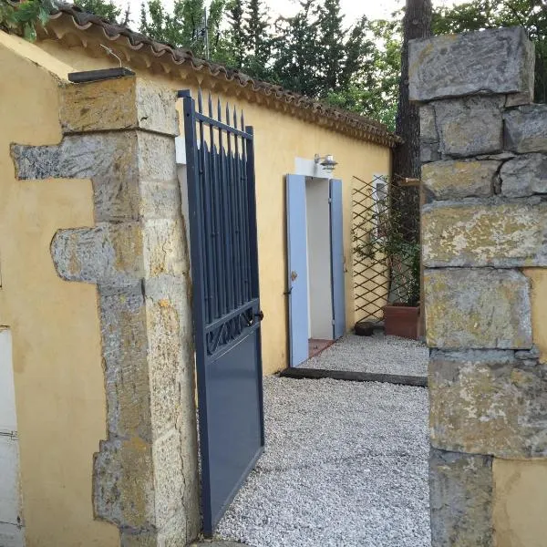 Charmant Studio Brignoles – hotel w mieście Brignoles