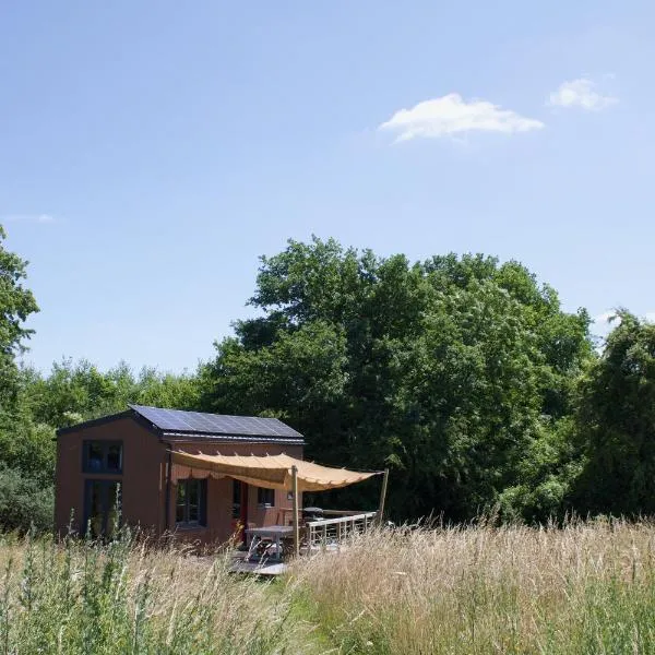 Tiny House Les Jours Heureux Sejour nature pres de Dinant et des Lacs de l Eau d Heure, hotel en Villers-le-Gambon