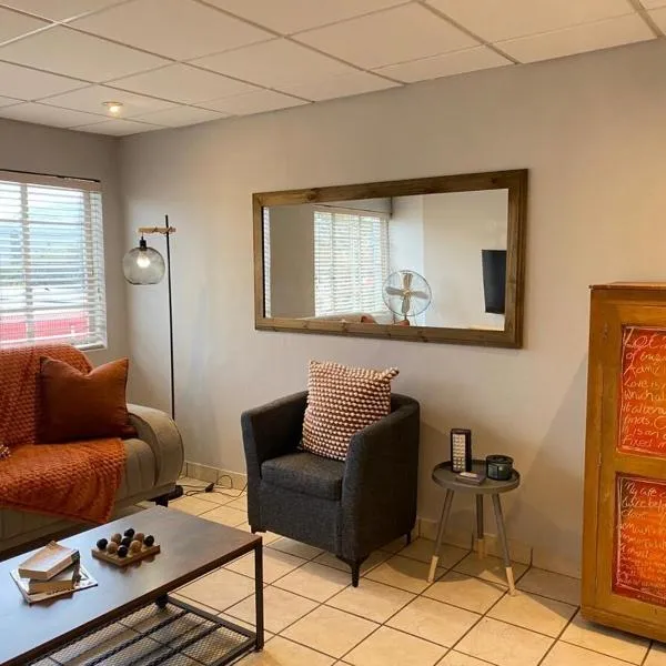 Nunu's Self Catering Apartment, hotel in Paarl