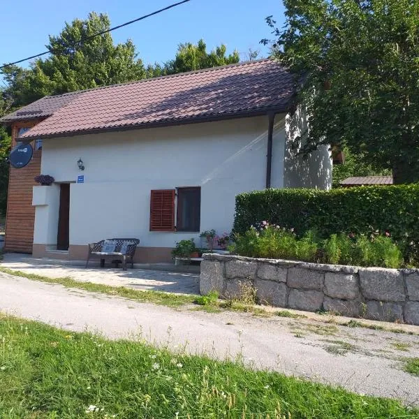 Baške Oštarije - kuća za odmor, hotel in Razvala