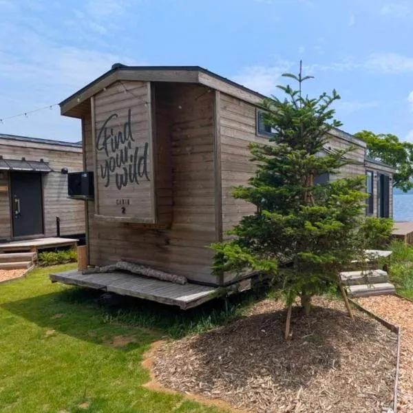 The Lake Side Inn, hotel in Shinano