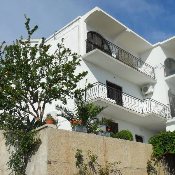 Apartments Maria, hotel Tisnóban