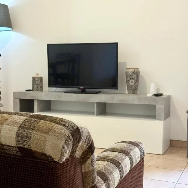 Casa Bellini - Cava D'Aliga, hotel in Cava dʼAliga