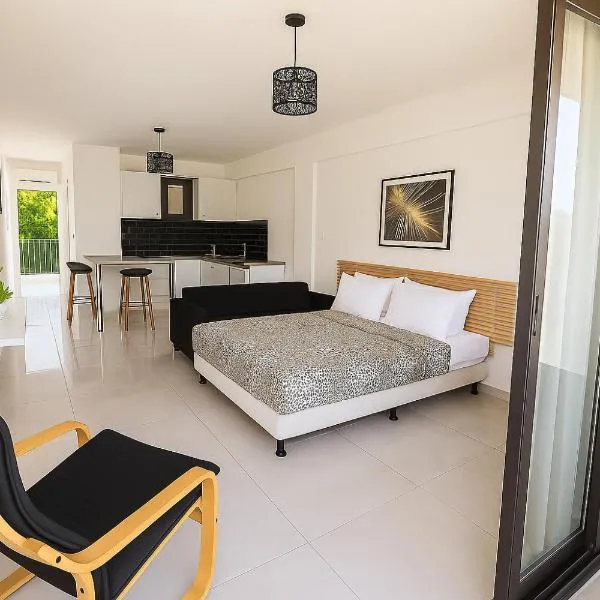 Paphos Harbour Apt6, hotel in Paphos