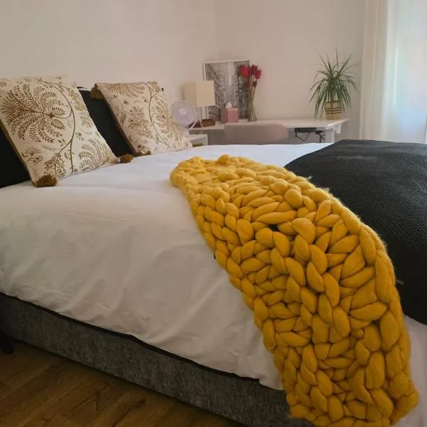 Walk to Wembley Stadium and Arena 2 Bedroom Sleeps 4, хотел в Лондон