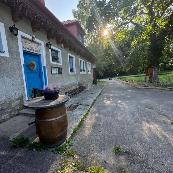 Penzion Landštejnský dvůr, hotel a Slavonice