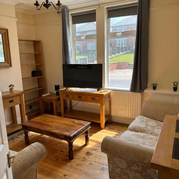 Large Traditional, Sleeps 8, Central Hucknall, ξενοδοχείο σε Hucknall