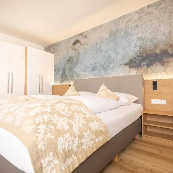 Hotel Garni Wurzer, hotel v destinaci Velden am Wörthersee
