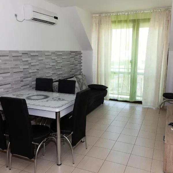 Big Suit for 4 Adults and 2 Children under 14 years, hotel in Hajdúszoboszló