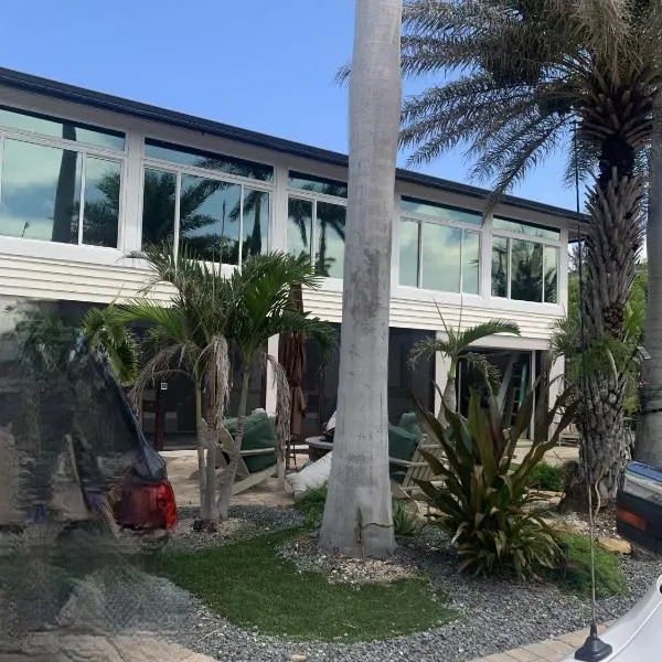 #1 Island Hideaway PICK ME!!!, hotel in Fort Myers Beach
