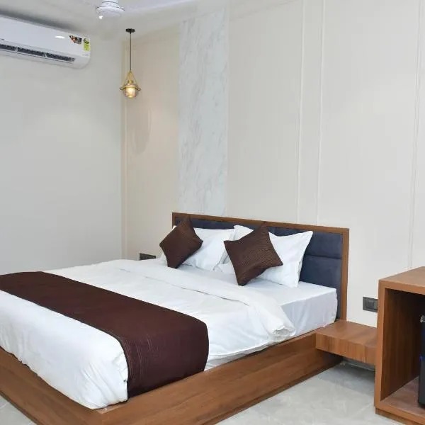 Travinities Hotel Avni Palace, hotel in Ujjain