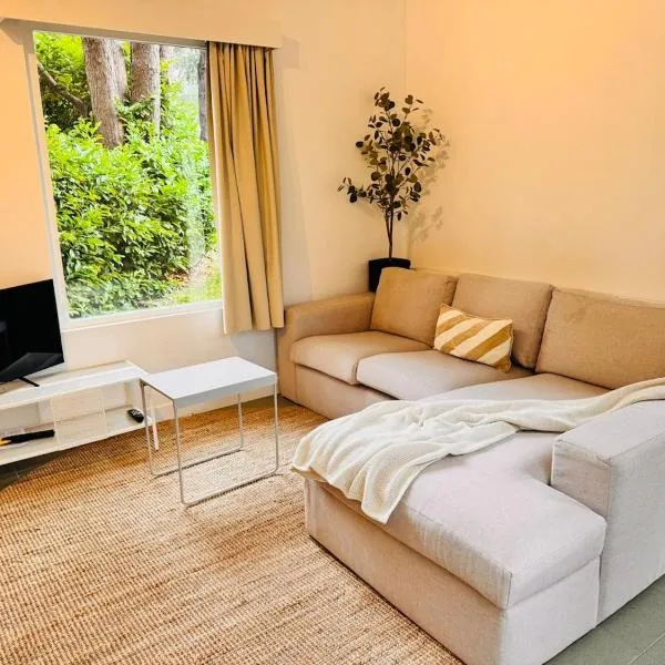 Boshuisje June - middenin de natuur op een uurtje rijden van Antwerpen en Maastricht, Hotel in Balen