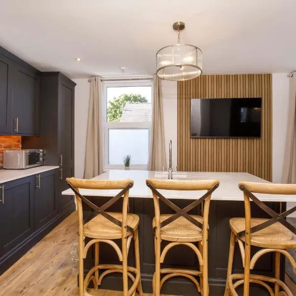 Walpole Getaway - Hot Tub, Games Room, Sleeps 8, hotel in York