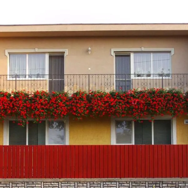 Lola Vendégház Siófok, hotel in Siófok
